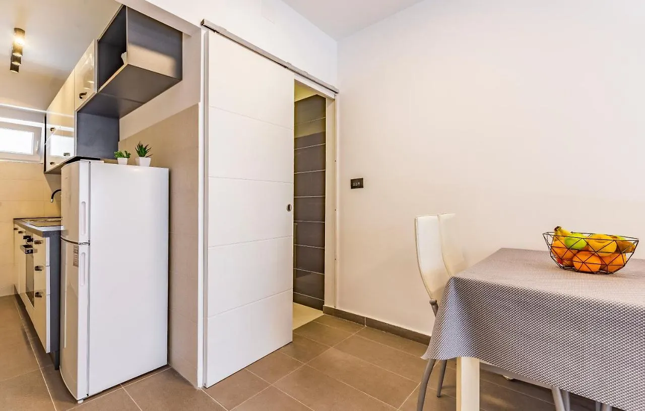 Apartment Mar Pjescana Uvala